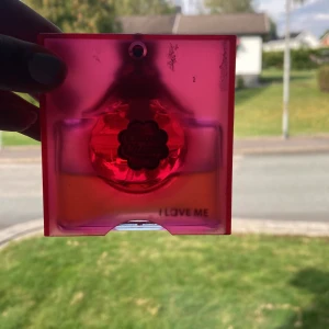 Paket med parfymer - Säljer dessa parfymer. På bilderna kan ni se hur mycket det är kvar av varje. Köp alla för 100kr. Man kan också köpa enskilt och då kan vi diskutera ett pris💘