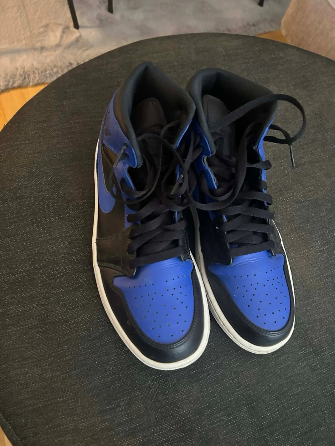 Nike Air Jordan 1 Mid Hyper Royal - 1