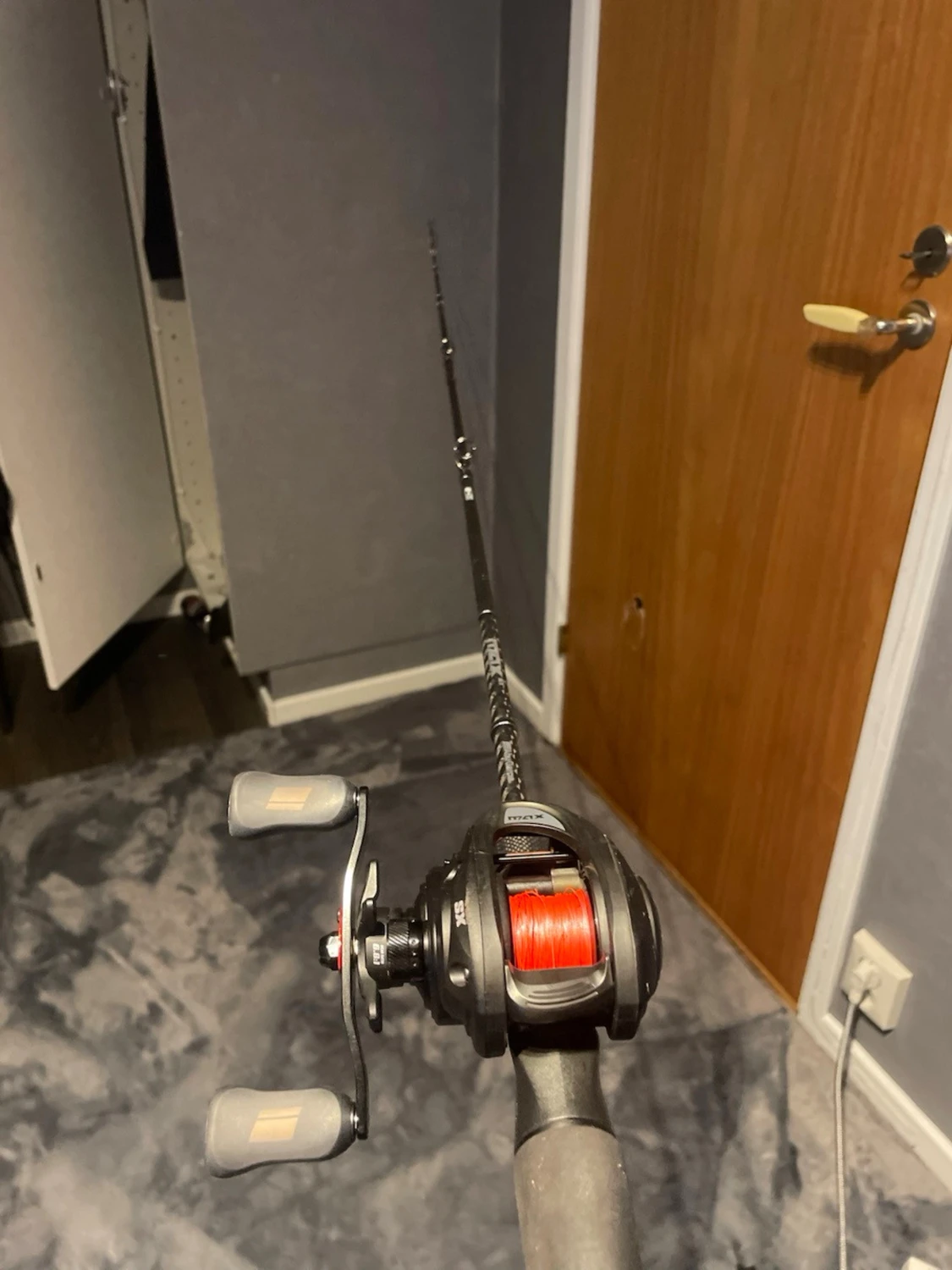 Svart baitcasting fiskespö med rulle - 4