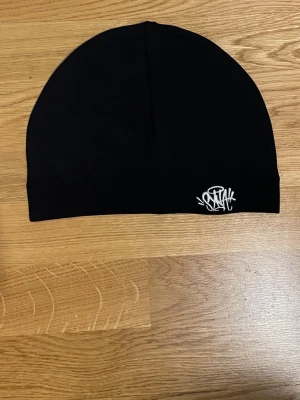 Skull Cap - Fin svart mössa