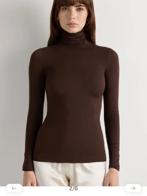 Intimissimi tröja - Jätteskön och mysig tröja från intimisssimi som jag bara använt en gång, nästa helt ny så inga defekter. Nypris 489kr. Skriv för egna bilder!