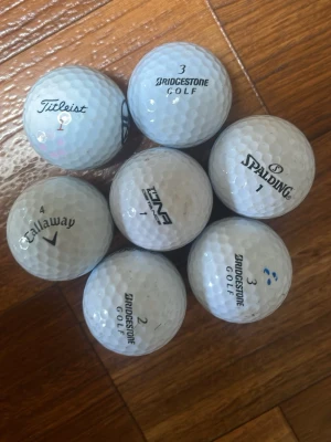 Blandade golfbollar - Sälje blandade golfbollar från olika märken. Perfekt för dig som slår bort lite för många bollar och inte behöver det bästa märket på bollarna.                                              Floridabollar:3kr/st.                                                             Titleist/Callaway (ej pro v1/x eller crome soft):5kr/st