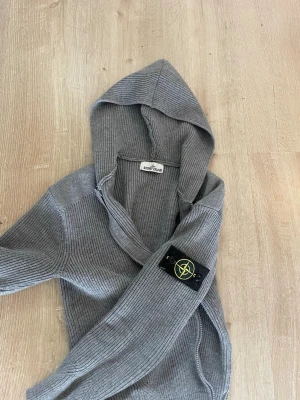 Stone Island cardigan - Stone Island cardigan, Storlek M. Väldigt bra skick. 
