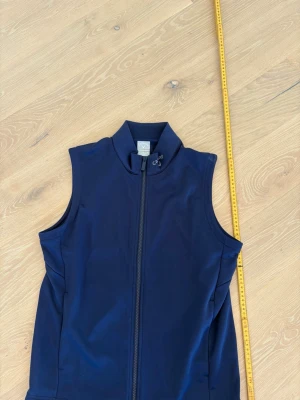 Callaway väst  - Callaway väst, helt ny endast testad säljes pågrund av att den är för stor för mig , storlek medium.