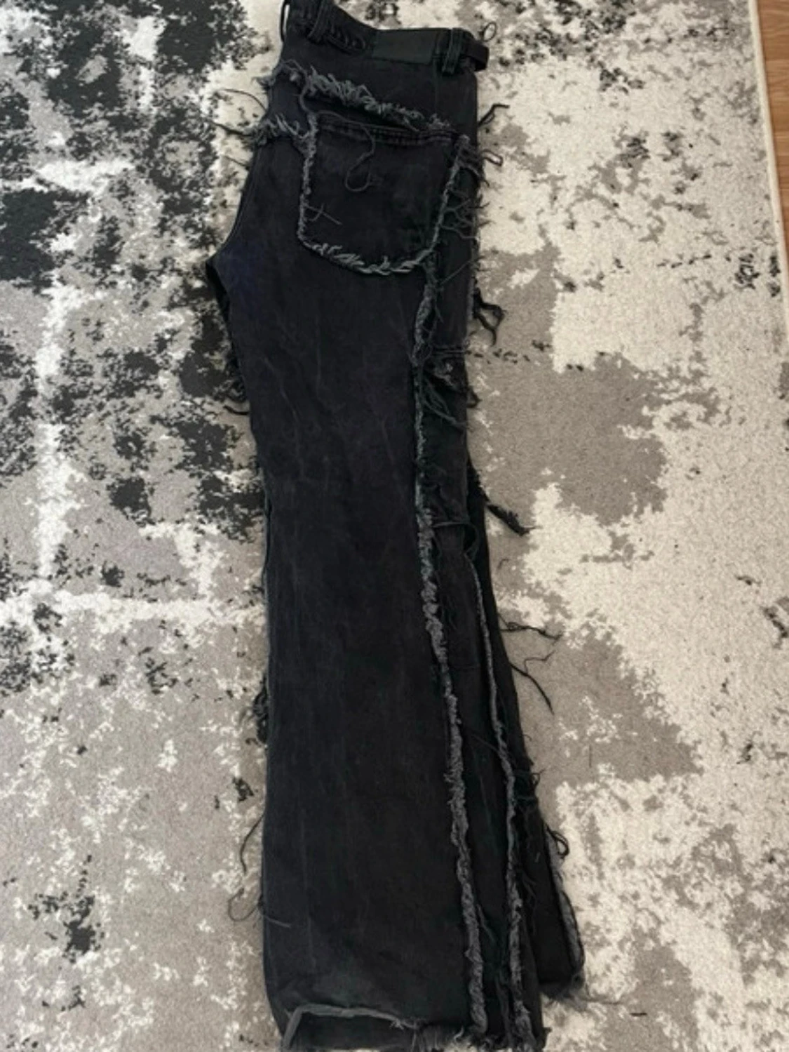 Svarta patchwork jeans med råa kanter - 2