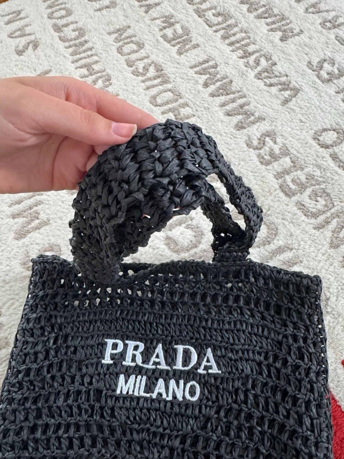 Svart virkad shoppingväska från Prada - 2
