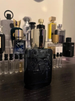 PDM Sedley - Parfums De Marly Sedley 75ml, se bild hur mycket det är kvar. Box finns kvar! Köpt på bangerhead i Borås