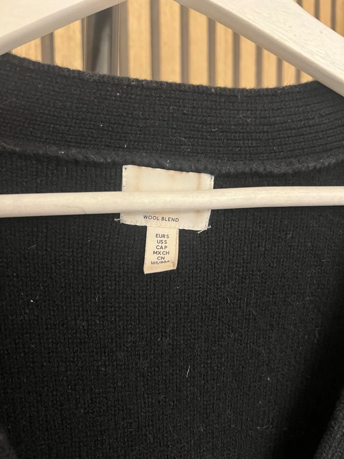 Svart ull kofta från H&M med knappar - 2