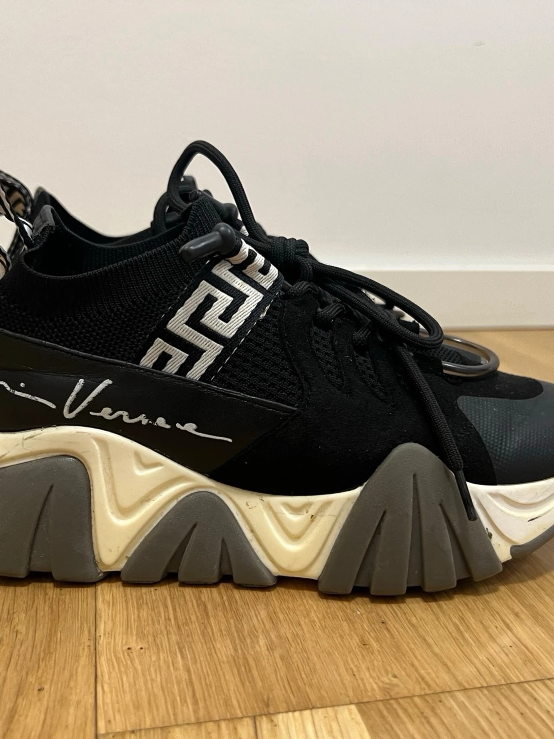 Svarta chunky sneakers från Givenchy - 2