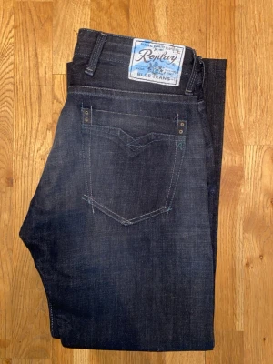 Mörkblå jeans från Replay - Sprillans nya replay jeans, säljer för dem är för små för mig! Hör av dig om du är intresserad, inga skador alls och pris kan diskuteras🙌
