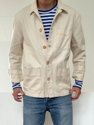 Beige Gant Overshirt - Beige Overshirt från Gant i strl M! Bra skick utan nåra defekter och hör gärna av er vid frågor elr funderingar!!