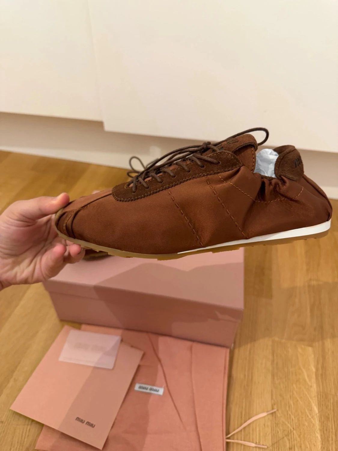 Bruna sneakers från Miu Miu - 2