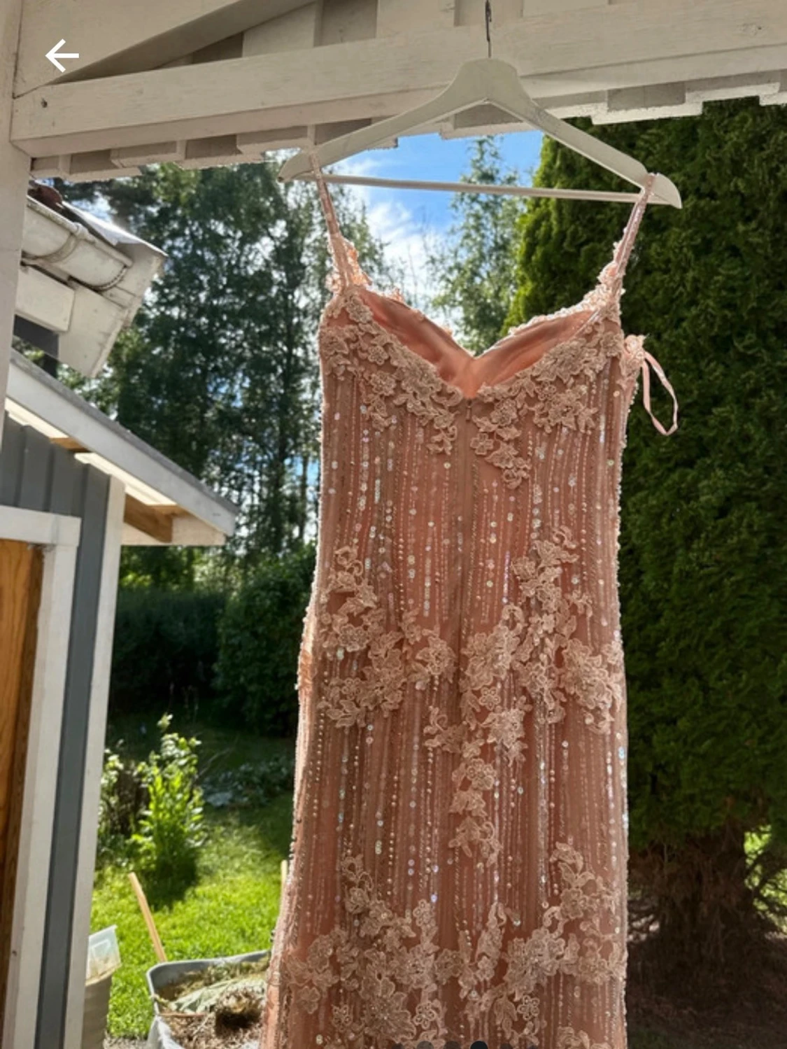 Lång rosa spetsklänning med paljetter