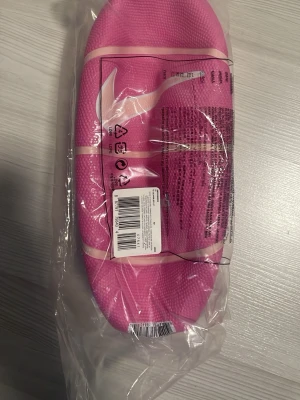 Rosa basketboll  - Säljer helt ny basketboll för ett lågt pris. Missa inte chansen!!