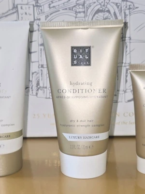Rituals hydrating shampoo & balsam & hair mask - Säljer ett set med Rituals hydrating shampoo och conditioner, båda i 70 ml tuber, hair mask , 30 ml