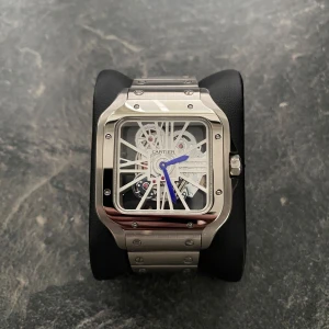 Klocka Skeleton - inte billig skräp som andra säljer här, kommer med extra länkar. tror den är 40mm quartz (rep)