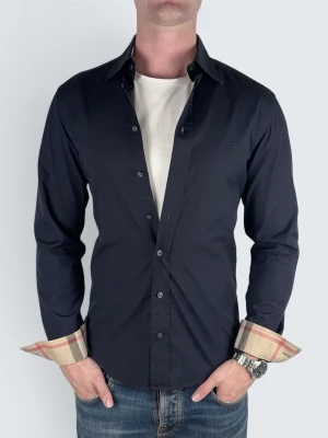 Burberry skjorta - Storlek: M || Skick: Mycket bra|| Nypris: Ca 5000kr || Följ för liknande produkter 🌊🍾