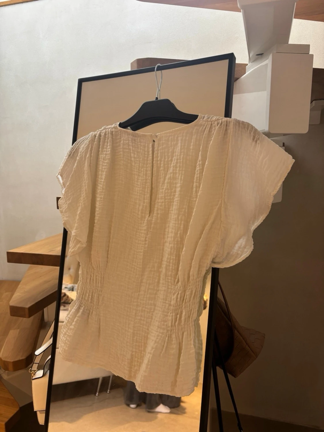 Vit blus med korta arm  - 1