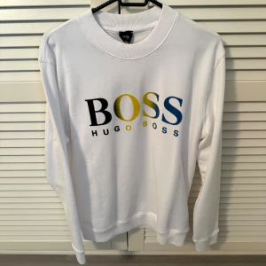 Hugo boss tröja helt ny - Hugo boss tröja 800kr helt ny aldrig använd ny pris ligger runt 1600 kr har du inte råd skriv inte inget sista kompis pris. 
