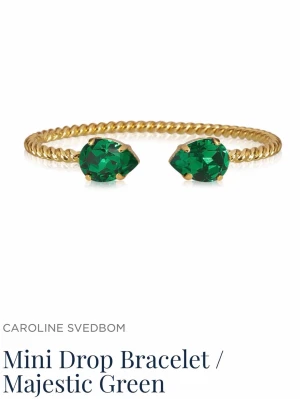 Mini Drop armband Majestic Green, Caroline Svedbom - Säljer detta armbandet då det inte är riktigt min stil av färg. Helt nytt och har aldrig använt det💕