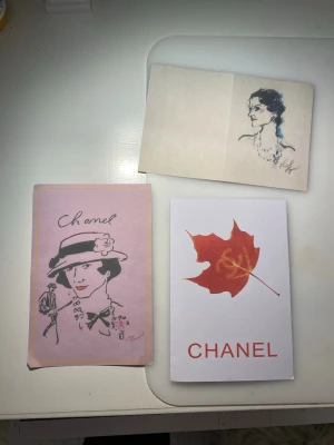 Chanel kort - Chanel presentkort. Perfekt som dekoration eller som presentkort för en snygg touch 