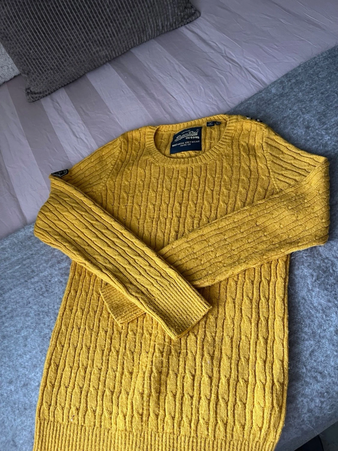 Gul kabelstickad tröja Superdry