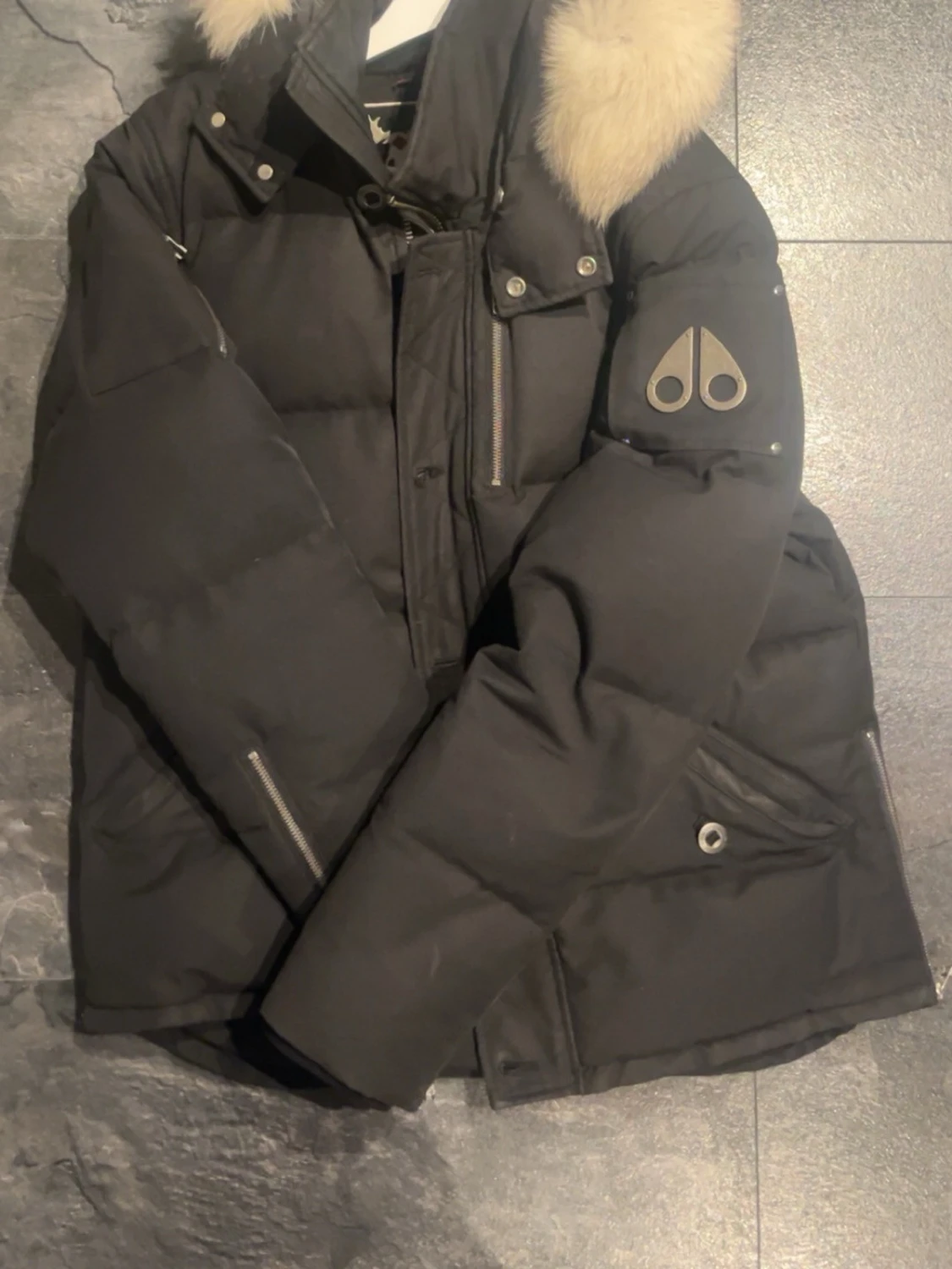 Svart dunjacka Moose Knuckles