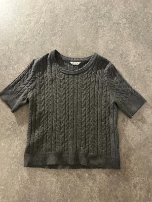 Mörkgrå kabelstickad topp - Suitable for S 