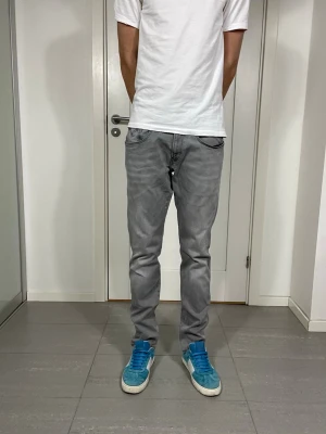 Replay Anbass Hyperflex Jeans - Säljer nu dessa Replay Anbass Hyperflex Jeans, W33 o L32, skriv för fler bilder/frågor🙌🏼