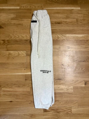 Gråa byxor - Använt ett fåtal gånger, inga skador och ren