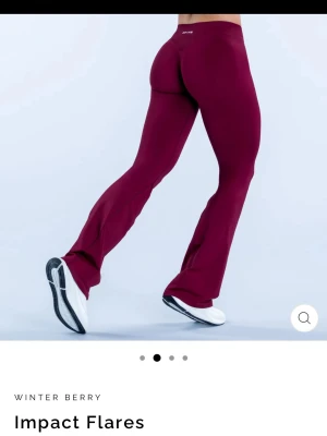 Impact flares DFYNE  - Helt nya, oanvända impact flares från dfyne. Jättefina men säljer pågrund utav att det var en storlek för litet. Längd regular. Prislapp finns kvar.