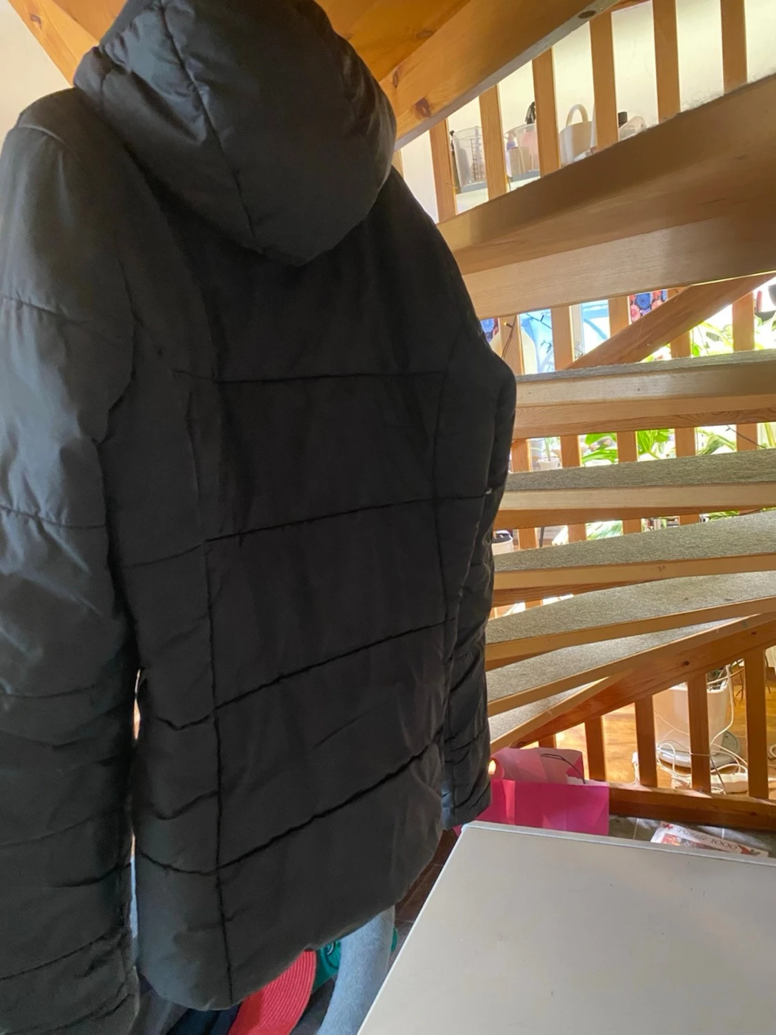 Svart dunjacka med huva från Adidas - 1