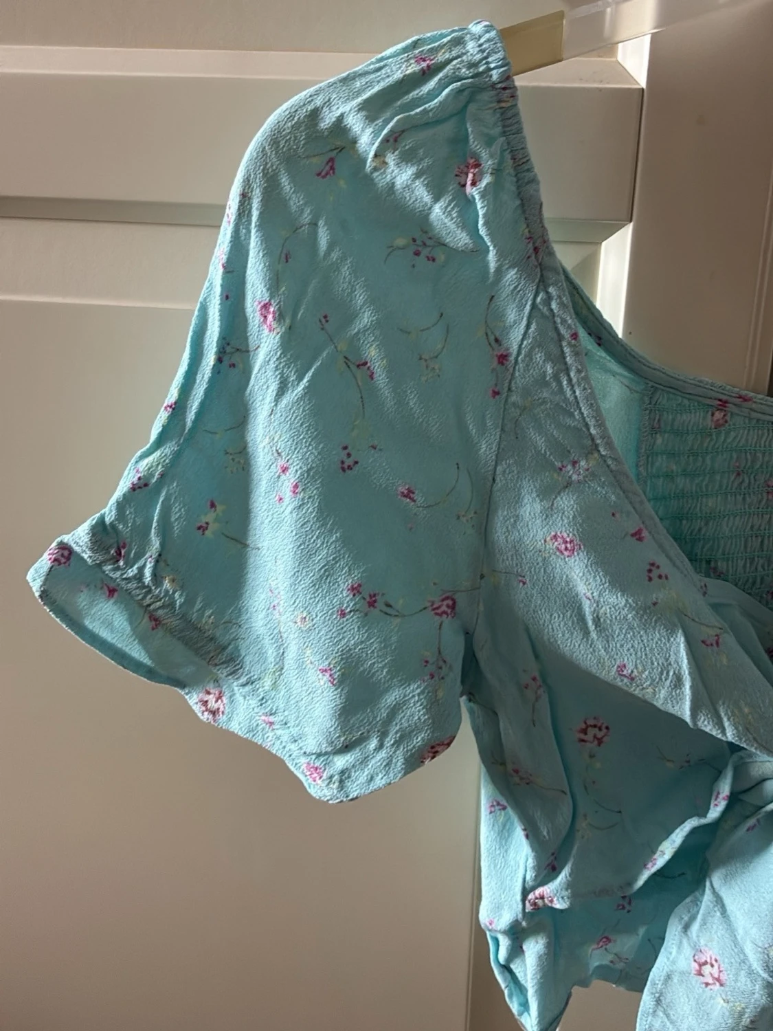 Blommig blå omlottopp med knyt från Y.A.S. - 1