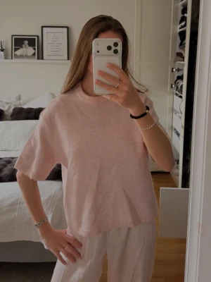 Ljusrosa trekvartärmad stickad tröja  - iLjusrosa trekvartärmad stickad tröja från Gina 🌺