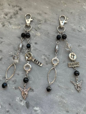 Friendship keychains/bag charms - Vänskapsnyckelringar/ bag charms, gjorda av mig. Säljs tillsammans💕