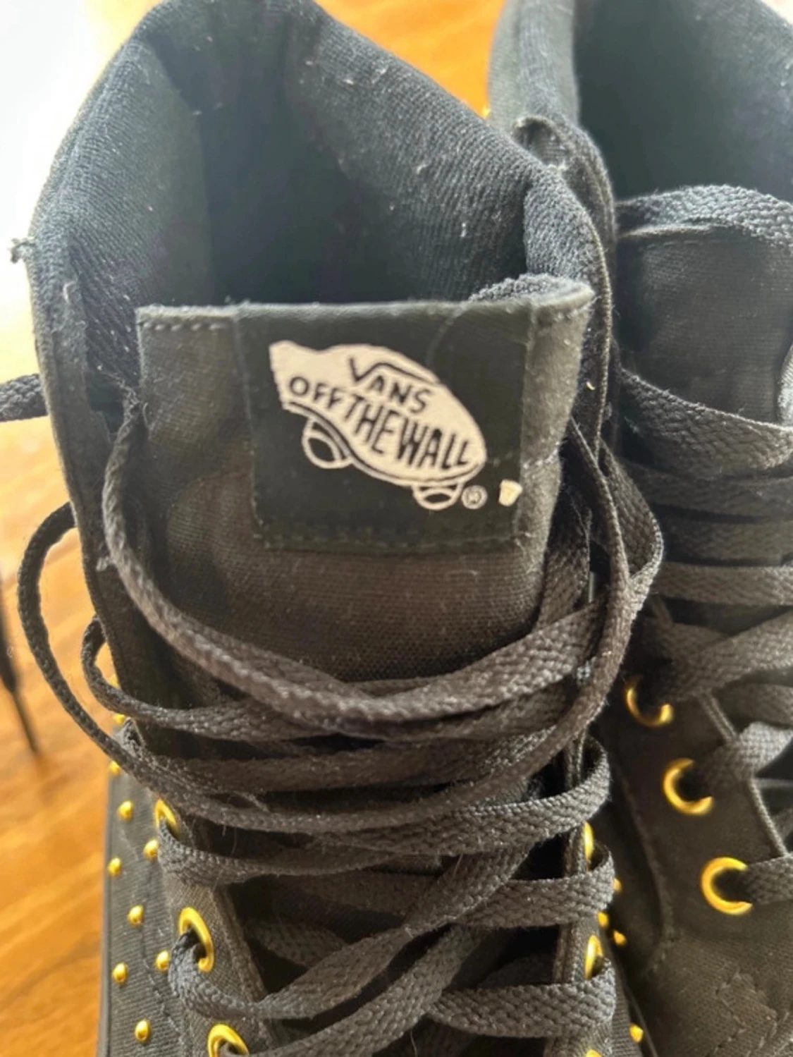 Svarta Vans Sk8-Hi med nitar - 2