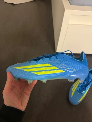 Fotbollsskor  - ADIDAS F50 ELITE FG ICE COLD PRECISION. Ny med prislapp. Storlek 44.