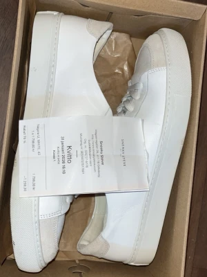 Sneaky steeves - Ett par goa sneaky steeve skor (Helt Nya) använda 1-2 gånger. (Storlek 43). Köpta ur butiken som inte finns längre. Så dem är la på något sätt (sällsynta) skulle jag säga. Vid snabbaffär kan priset absolut sänkas