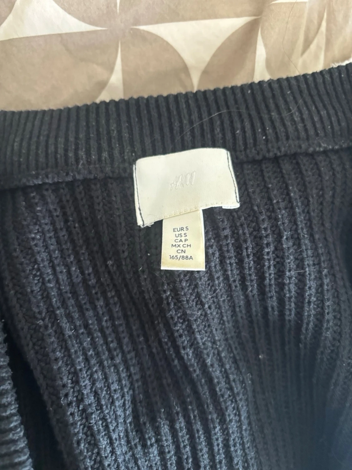 Svart stickad kofta från H&M - 1