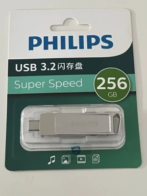 Philips USB 3.2-minne 256GB - Säljer ett silverfärgat USB-minne från Philips med USB 3.2 Super Speed och 256GB lagringsutrymme. Perfekt för att snabbt spara musik, bilder och filmer. Kompakt och smidig design i metall, lätt att ta med sig överallt.