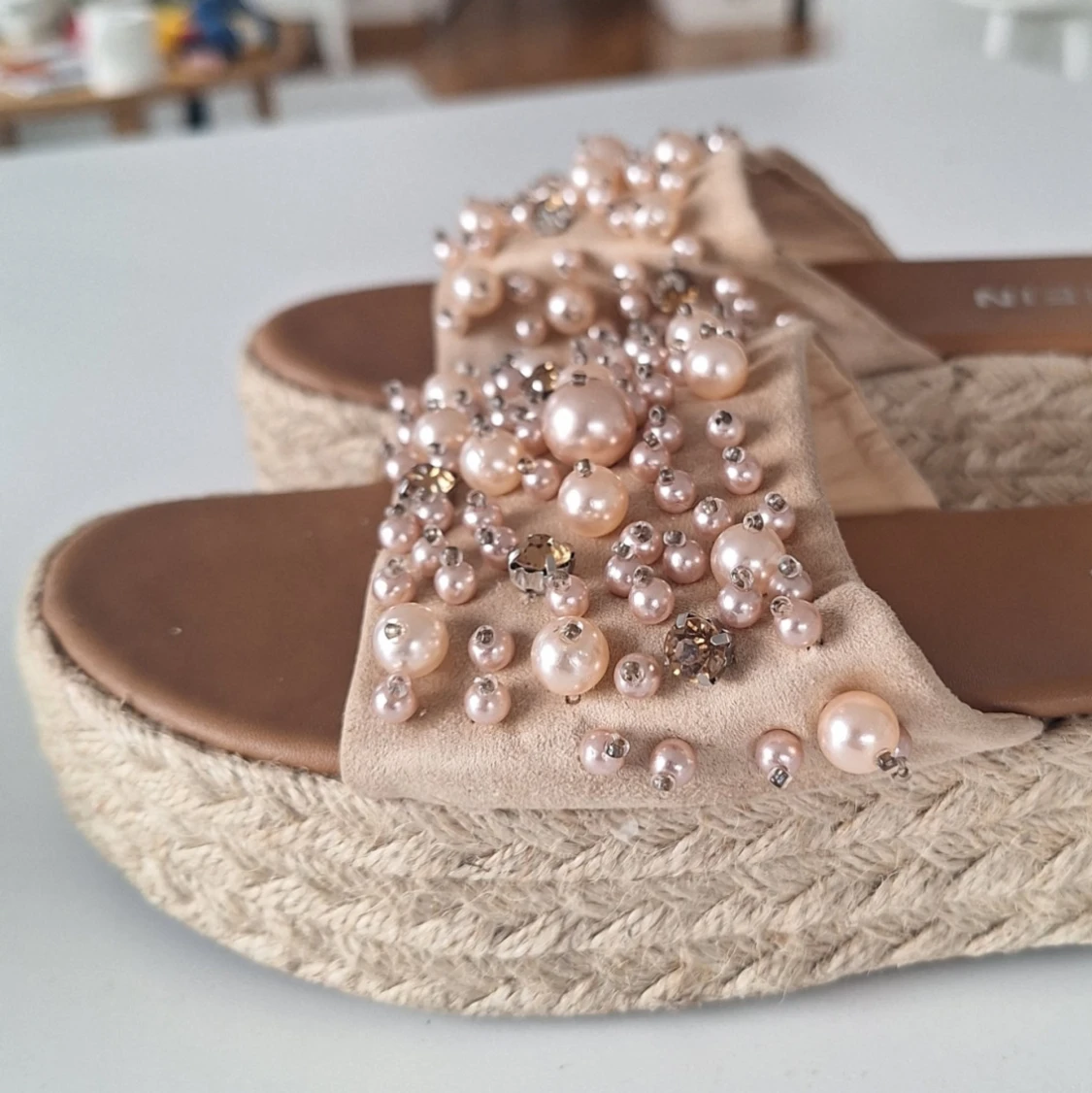 Beige platåsandaler med pärlor 37 - 1