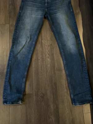 Tapered Mike jeans - Tapered Mike jeans ifrån Jack n Jones. Waist - 31 längd - 32. Ordninarie pris 899