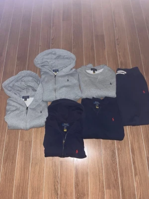 Säljer många fina Ralph Lauren tröjor! - Skriv till mig vid intresse eller frågor!🤗OBS köp inte annonsen ‼️ 