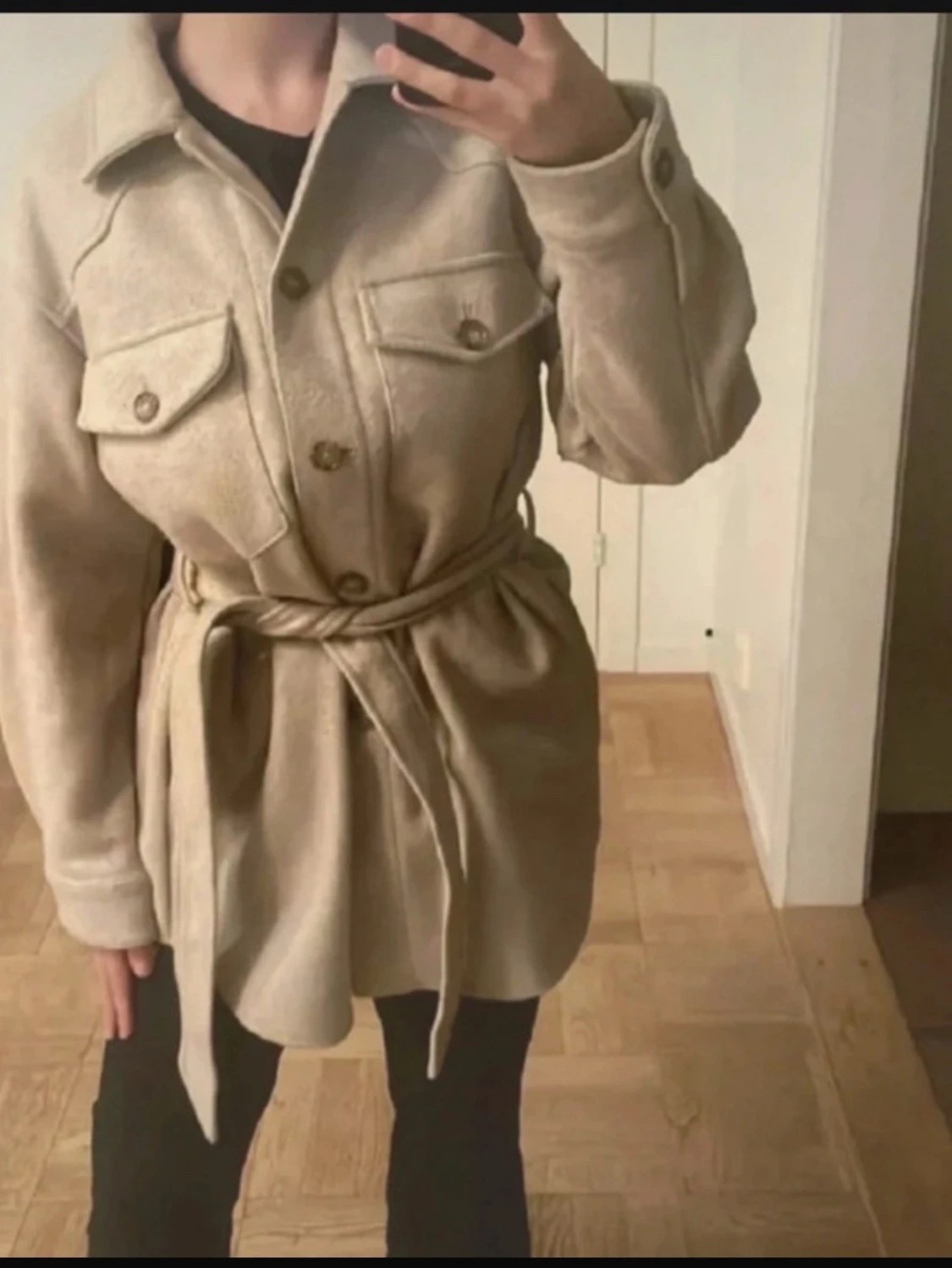 Beige overshirt med knytskärp