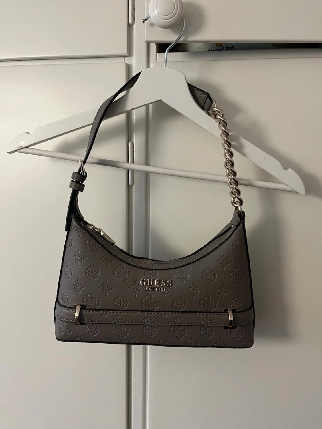  axelväska från Guess - 1