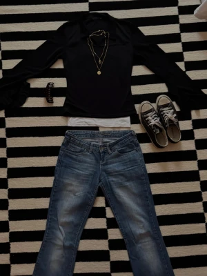 Saint Tropez Longsleeve - Svart longsleeve från Saint Tropez. Bra skick.