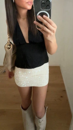 Svart sommartopp - Supersnygg sommartopp. Nypris 399kr inköpt Januari 2025. Stl S