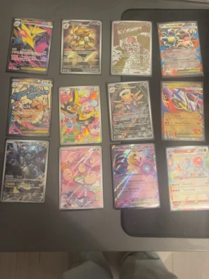 Pokémon kort  - Blandad Pokémon från nyare set, även en mega dragonite attack rare som kostar 500kr