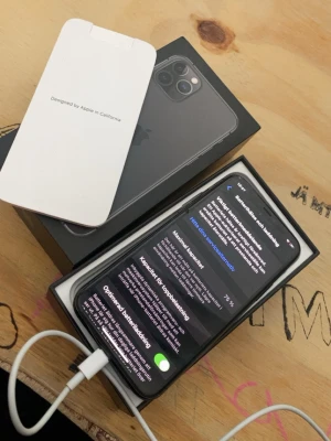Iphone 11 pro - Finns spricka i skärmen men inget super allvarligt batterihälsa okej