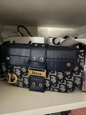 Handväska - Snygg väska köpt i Grekland knappt använd